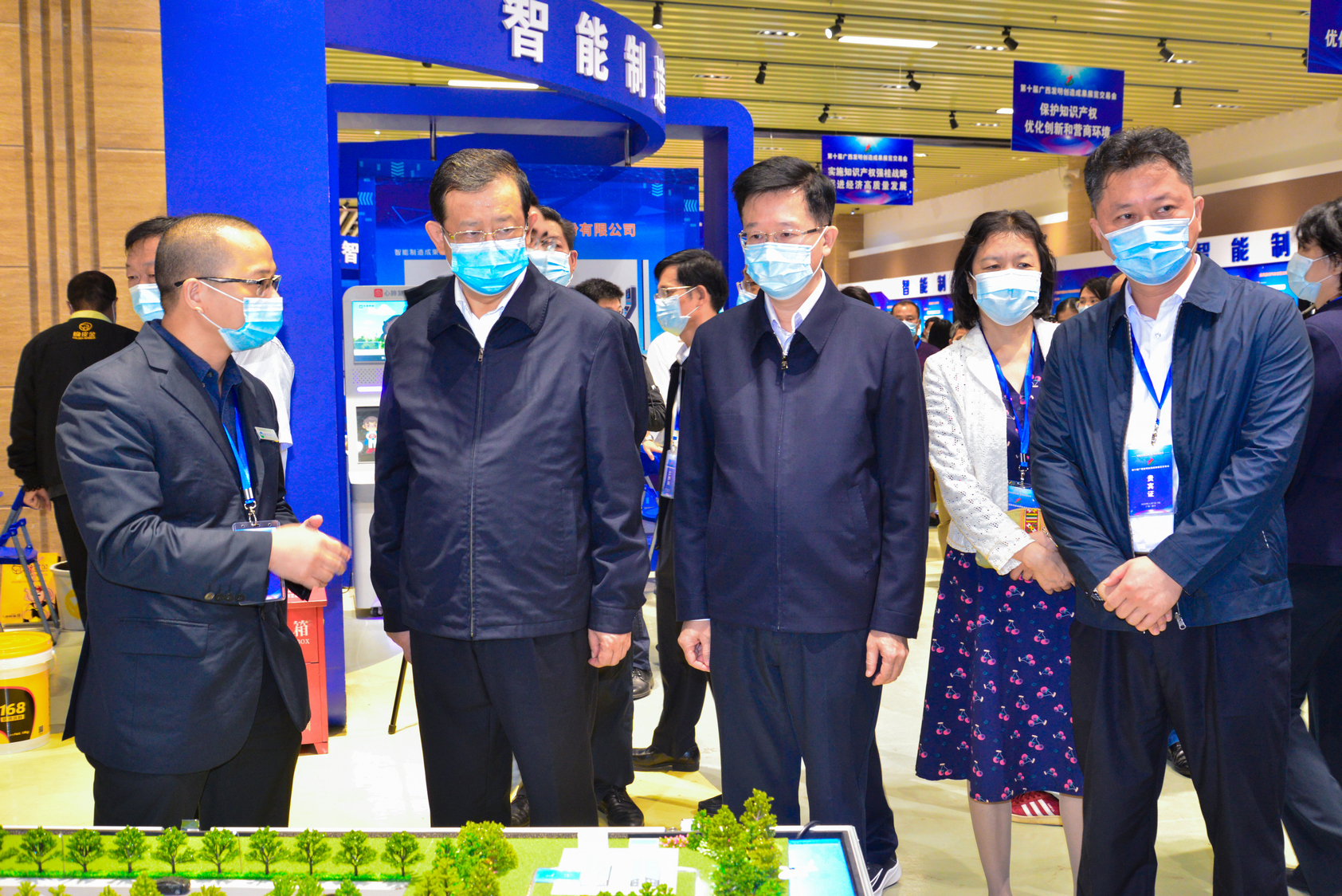 碧清源攜發明專利技術亮相第十屆廣西發明成果展(圖3) 碧清源攜發明專利技術亮相第十屆廣西發明成果展(圖3)